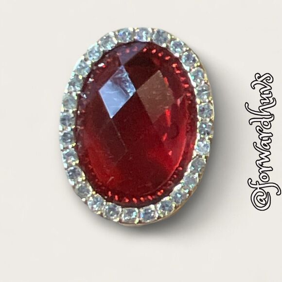 Vintage Clip On Earrings - Picture 3 of 8